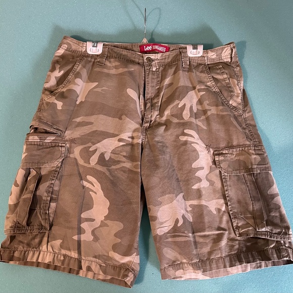 Vintage Lee Dungarees Cargo Shorts Men’s 36 Camo Green Utility Y2K Workwear - Picture 1 of 2